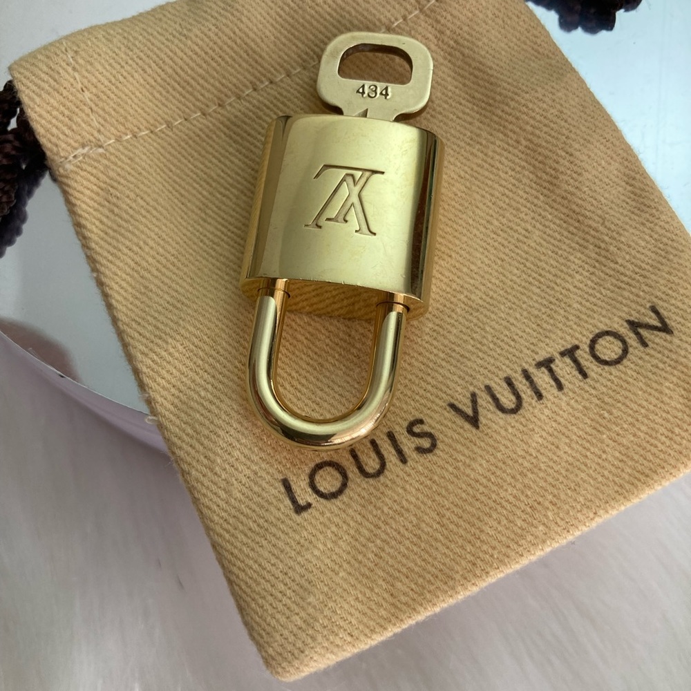 LV 🔐 #434 the 400 series - Picture 3 of 8